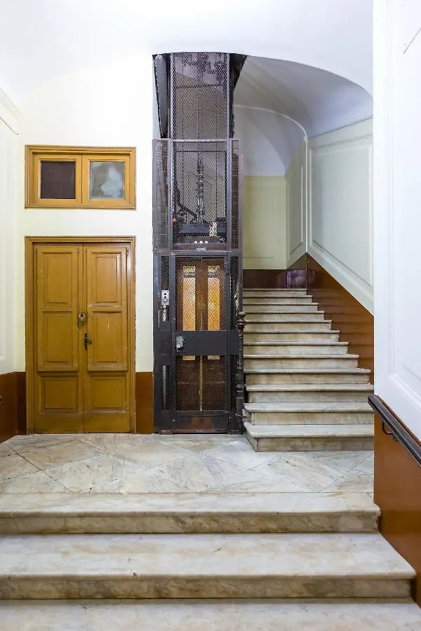 Rettifilo Family Apartment By Wonderful Italy Naples Italy